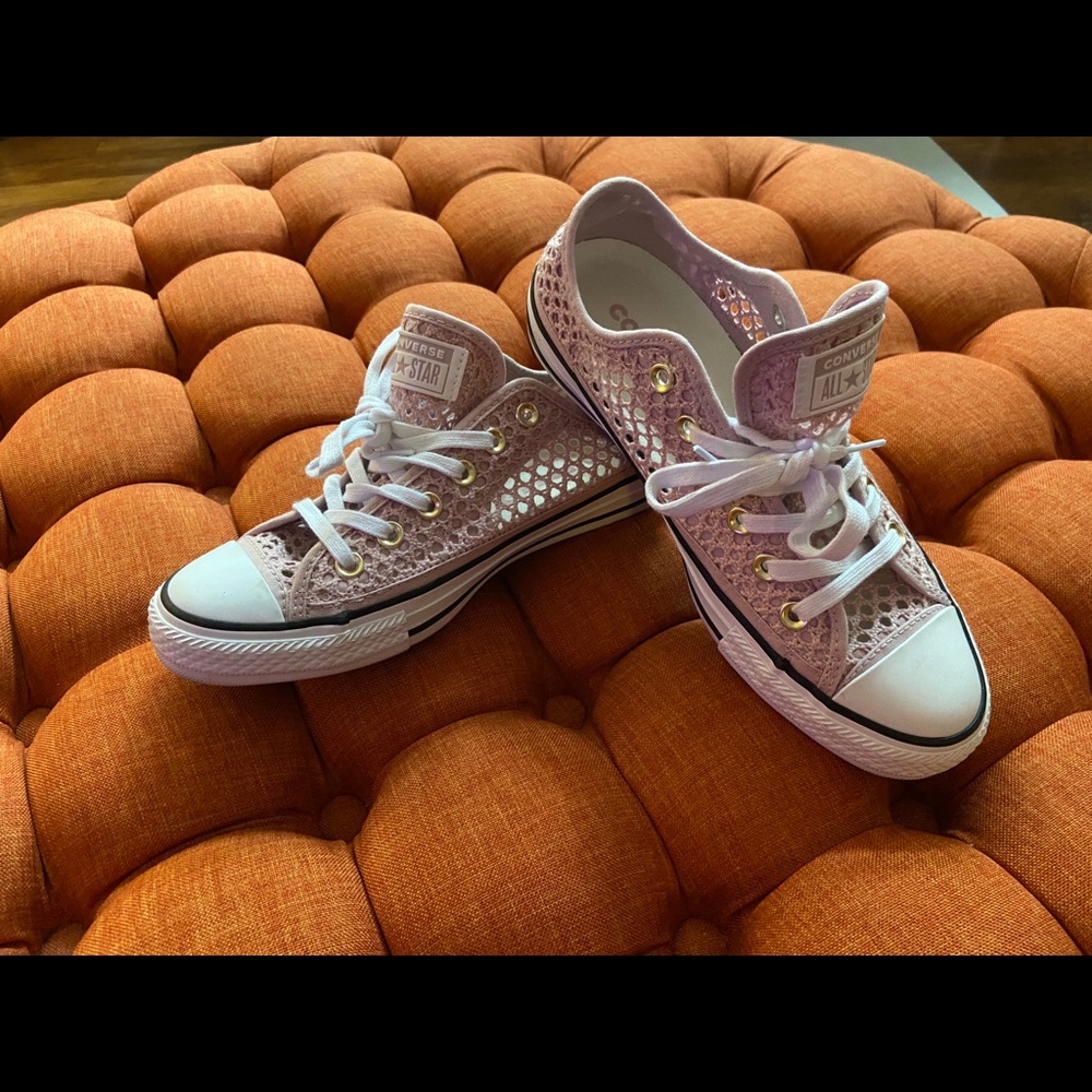 Converse low top pink net shoes!